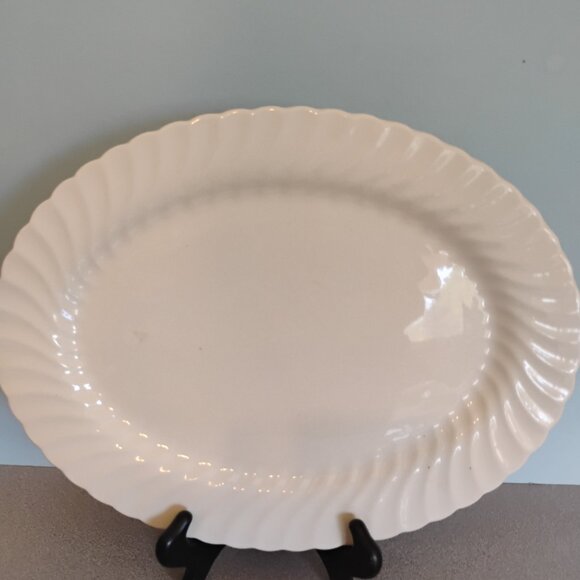 Johnson Bros Regency Pattern White Swirl Oval Platter 13" - Picture 2 of 4